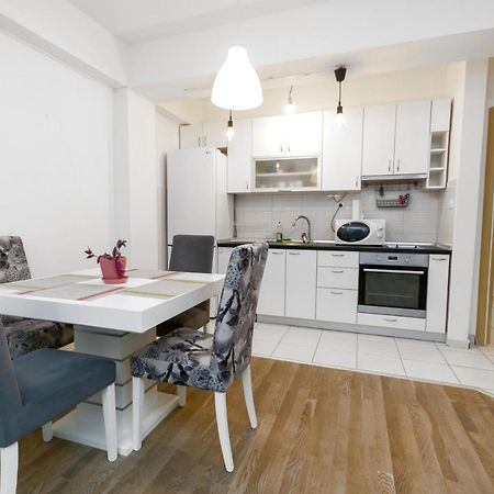 One Bedroom Apartment With Private Parking Скопье Экстерьер фото