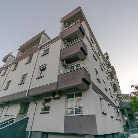 One Bedroom Apartment With Private Parking Скопье Экстерьер фото