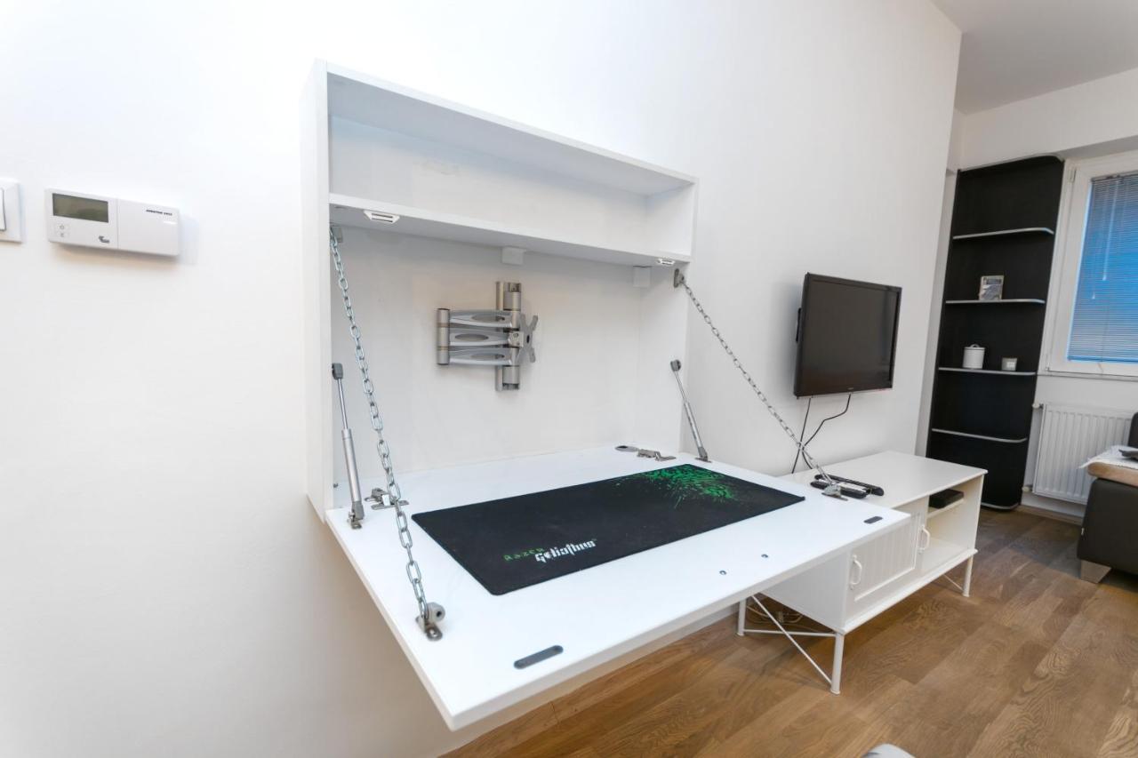 One Bedroom Apartment With Private Parking Скопье Экстерьер фото