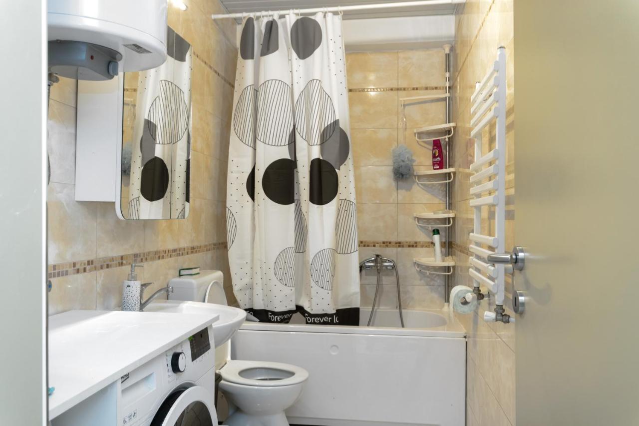 One Bedroom Apartment With Private Parking Скопье Экстерьер фото