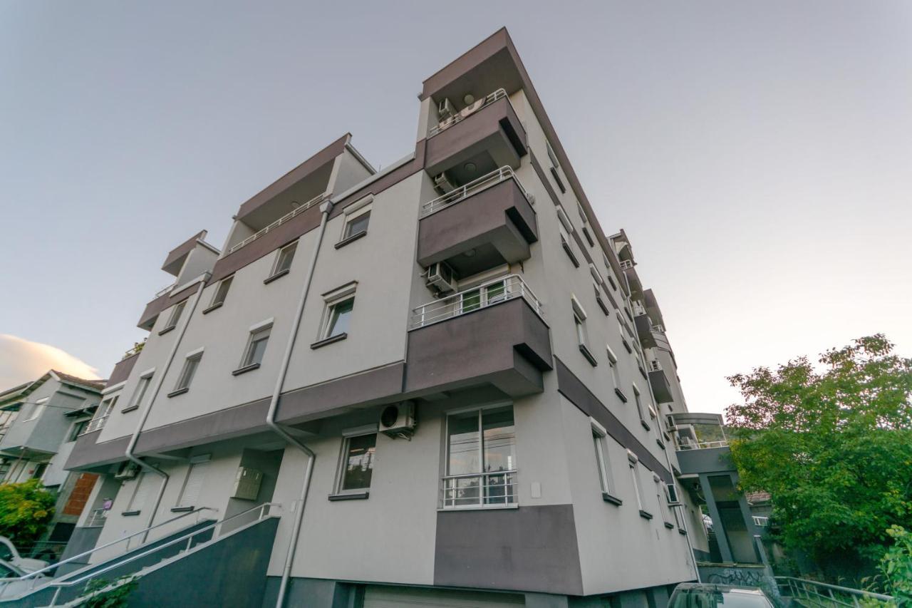 One Bedroom Apartment With Private Parking Скопье Экстерьер фото
