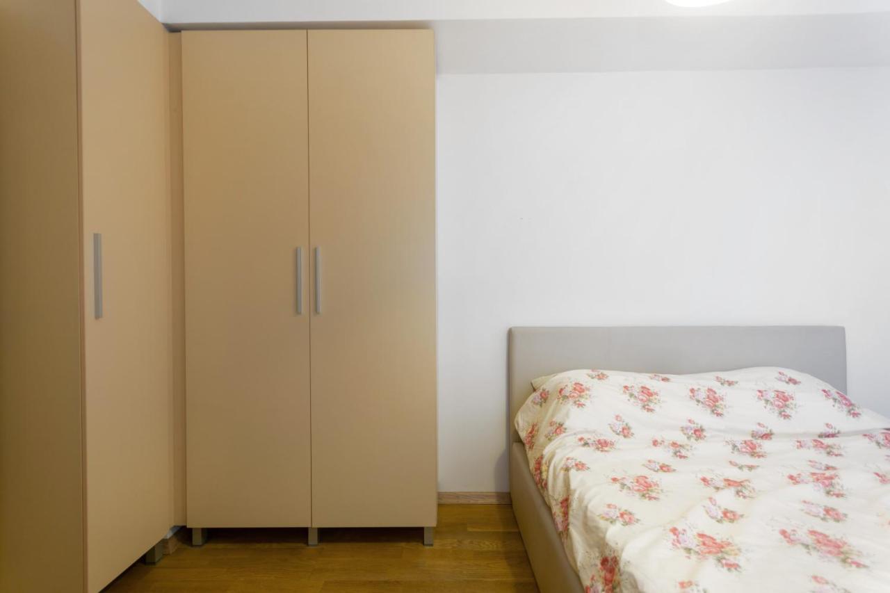 One Bedroom Apartment With Private Parking Скопье Экстерьер фото